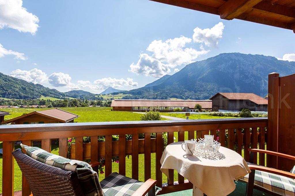 Haus Jaeger Ferienwohnungen Mit Indoor-Pool Inkl. Chiemgaukarte Ruhpolding Exterior foto